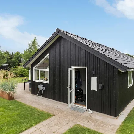 Holiday home Stunning In With Kitchen *
