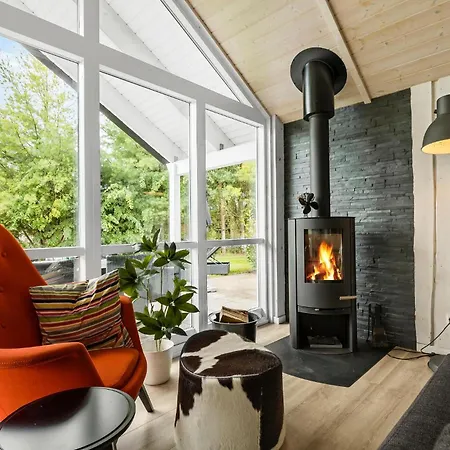 Stunning In With Kitchen * Glesborg