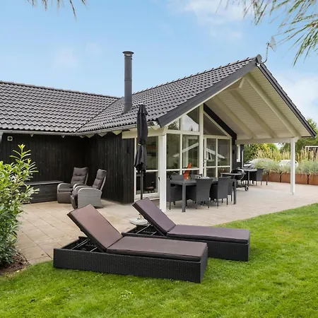 Stunning In With Kitchen Holiday home