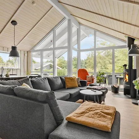 Stunning In With Kitchen Holiday home *