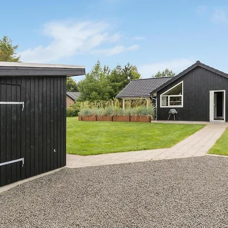 Three-bedroom In * Glesborg